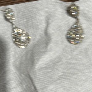 Women earrings with stones